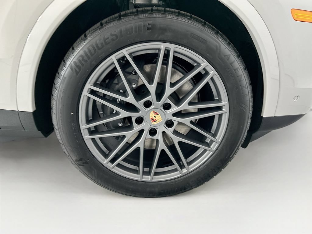 Used 2026 Porsche Cayenne AWD/4WD image 32