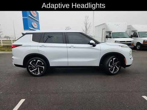 Used 2023 Mitsubishi Outlander SE image 9