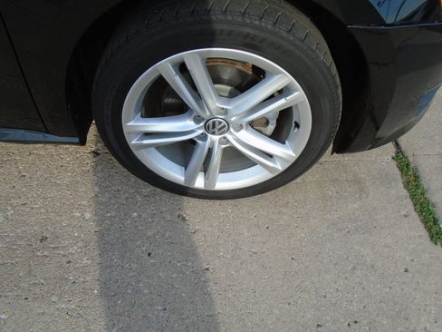 Used 2014 Volkswagen Passat TDI SE FWD image 10