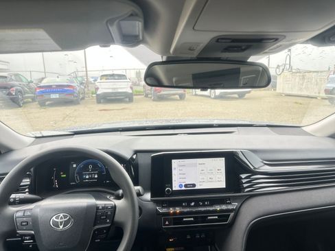 Used 2025 Toyota Camry LE image 33