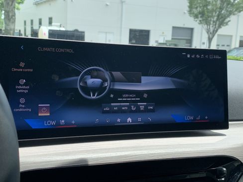 Certified 2025 BMW 330i Sedan w/ Premium Package image 32