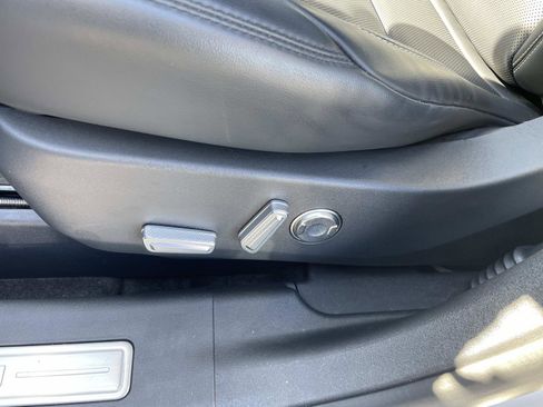 Used 2025 Lincoln Nautilus Premier image 16