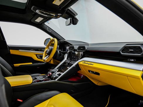 Used 2021 Lamborghini Urus AWD/4WD image 49