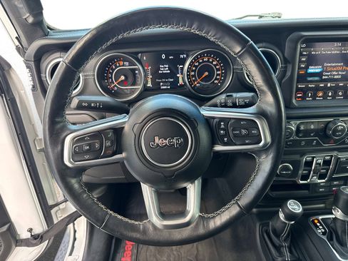 Used 2019 Jeep Wrangler Unlimited Sahara image 27