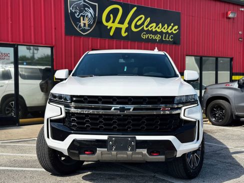 Used 2022 Chevrolet Tahoe Z71 w/ Luxury Package AWD/4WD image 2