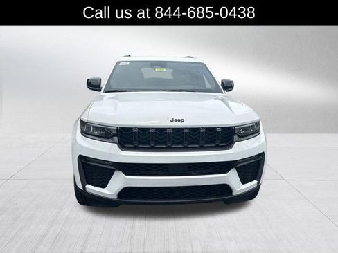 New 2026 Jeep Grand Cherokee Limited w/ Limited Altitude Package AWD/4WD image 2