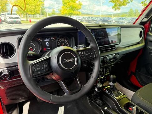 Used 2025 Jeep Wrangler Unlimited Sport AWD/4WD image 8