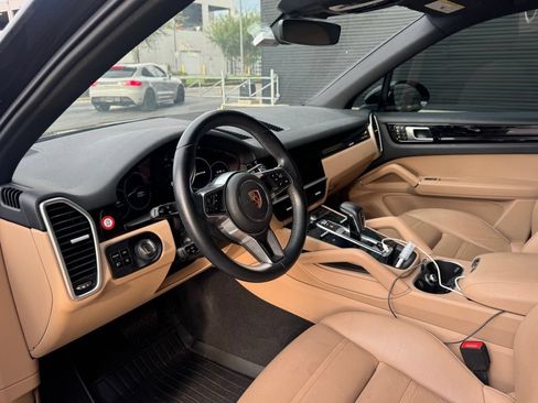 Certified 2019 Porsche Cayenne AWD/4WD image 6
