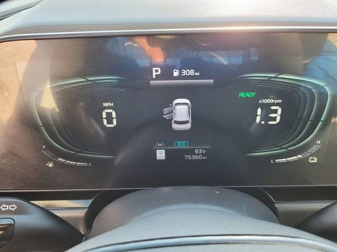 Used 2023 Kia Niro EX FWD image 21
