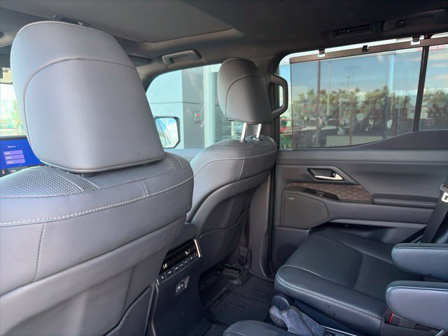 Used 2024 Lexus GX 550 w/ Accessory Package (2T) AWD/4WD image 9