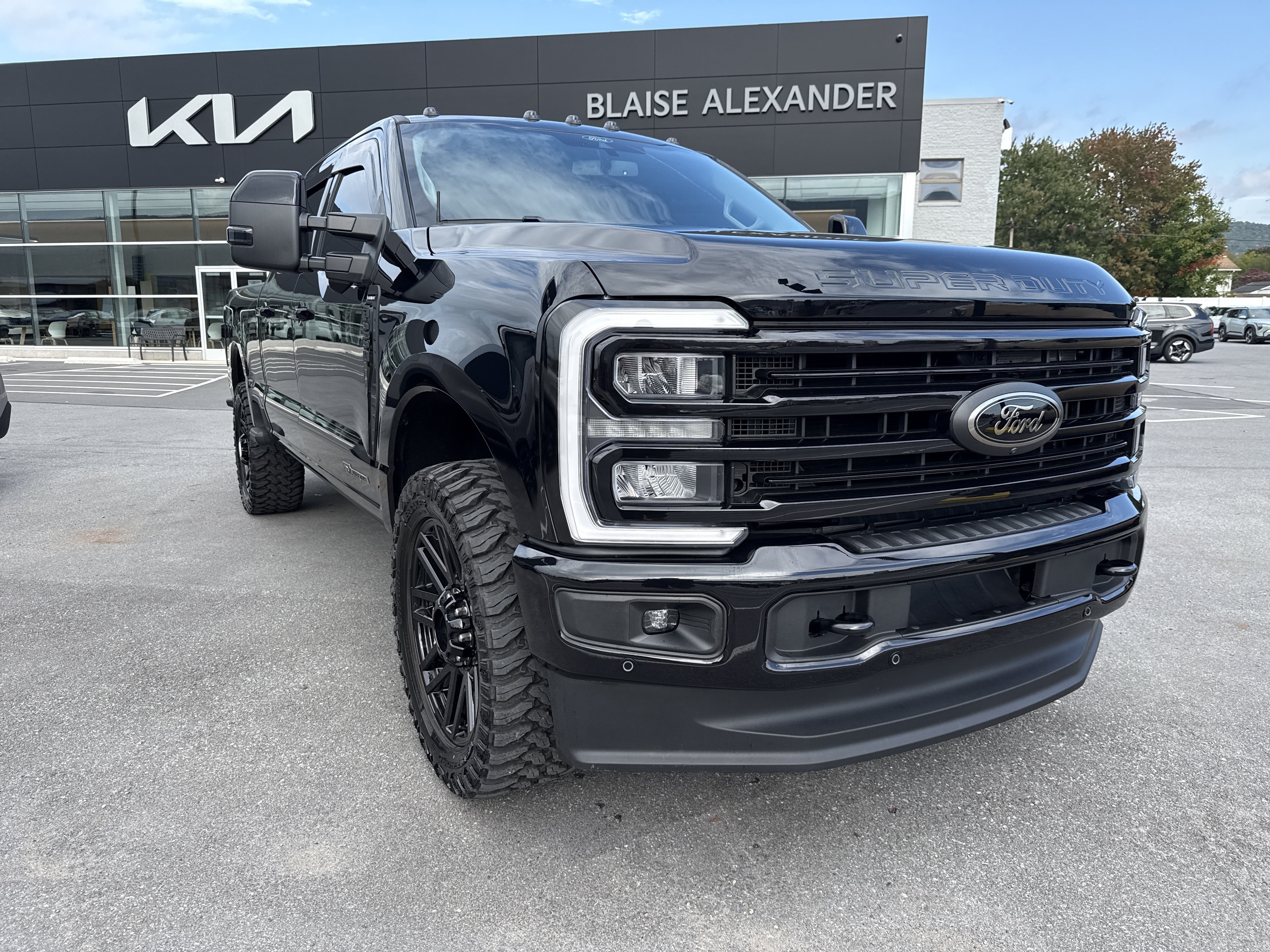 Used 2025 Ford F250 Lariat w/ Lariat Ultimate Package AWD/4WD image 1