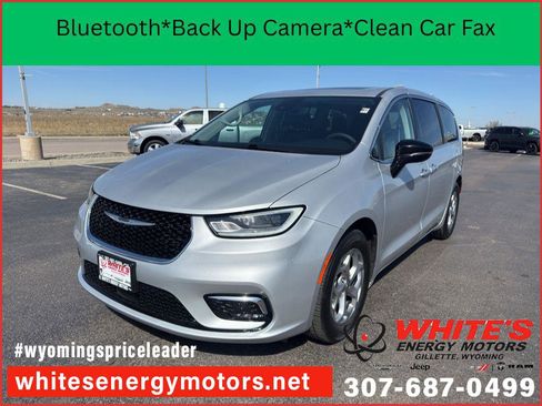 Used 2024 Chrysler Pacifica Limited image 1