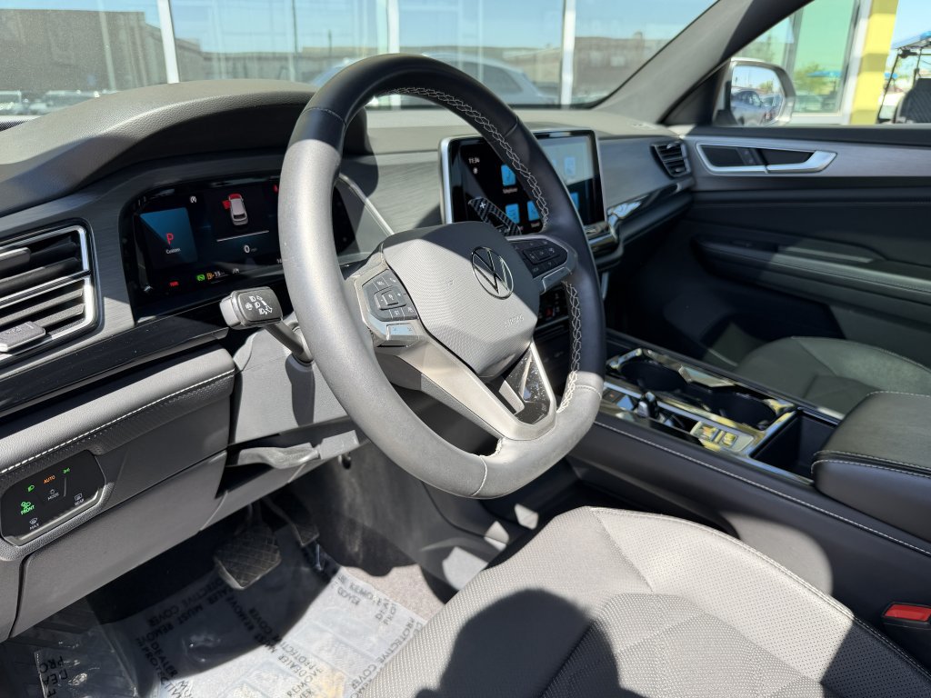 Used 2024 Volkswagen Atlas Cross Sport SE w/ Panoramic Sunroof Package FWD image 31