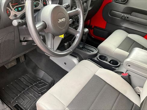 Used 2010 Jeep Wrangler Unlimited Rubicon image 11