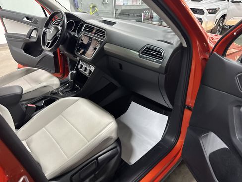 Used 2018 Volkswagen Tiguan SE w/ Panoramic Sunroof Package AWD/4WD image 36