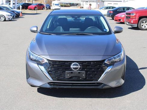 Used 2024 Nissan Sentra SV image 3