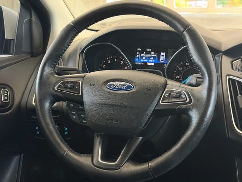 Used 2015 Ford Focus Titanium FWD image 29