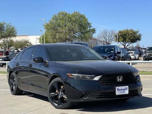Used 2025 Honda Accord Sport image 2