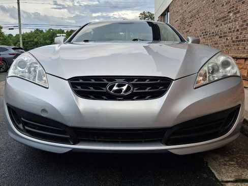 Used 2010 Hyundai Genesis 2.0T RWD image 8