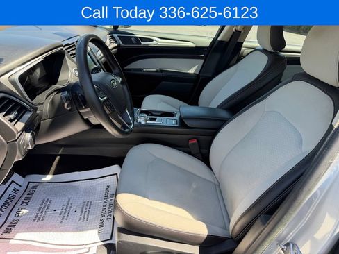 Used 2019 Ford Fusion SE w/ Equipment Group 151A FWD image 15