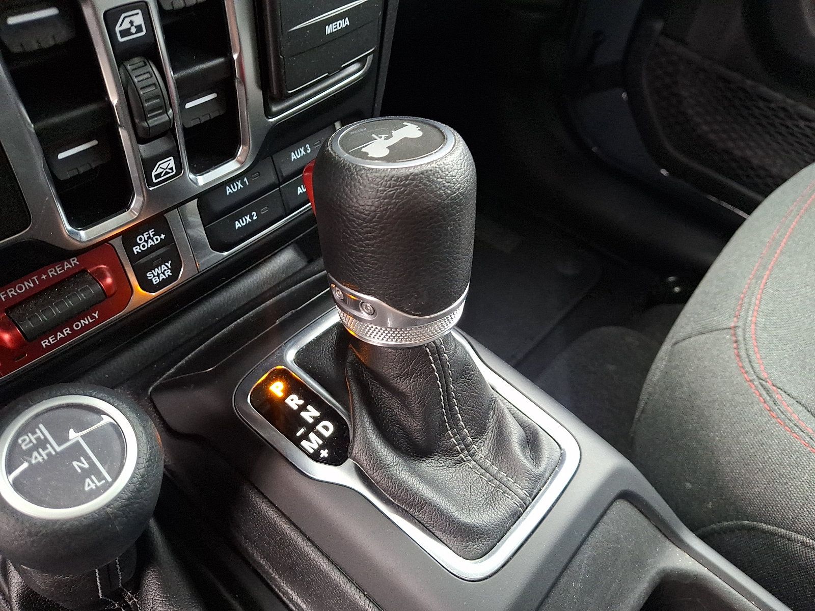 Used 2025 Jeep Wrangler Unlimited Rubicon w/ Convenience Group AWD/4WD image 14