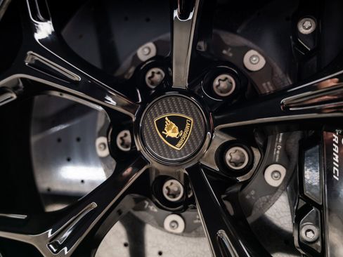 Used 2024 Lamborghini Revuelto AWD/4WD image 31
