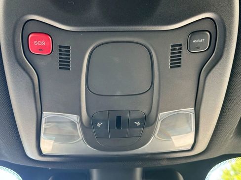 Used 2022 Jeep Renegade Altitude image 52