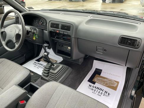 Used 1994 Nissan Pickup XE image 35