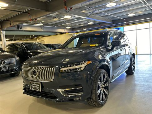 Certified 2024 Volvo XC90 B6 Ultimate w/ Protection Package image 5