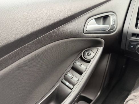 Used 2016 Ford Focus SE image 17