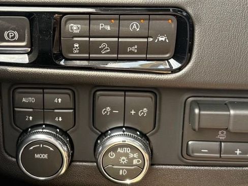 New 2026 GMC Yukon Denali w/ Advanced Technology Package AWD/4WD image 27
