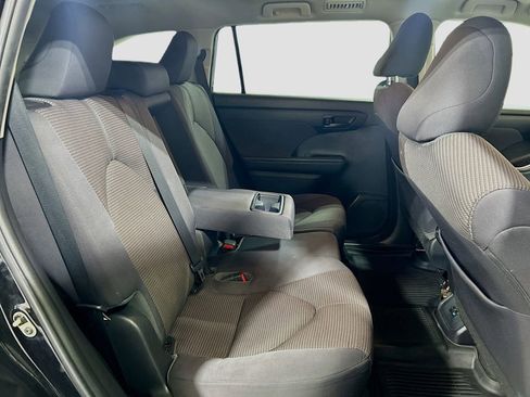 Used 2022 Toyota Highlander L FWD image 24