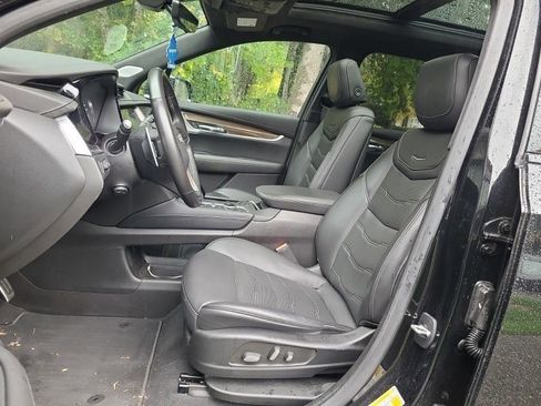 Certified 2022 Cadillac XT6 Sport w/ Platinum Package image 2