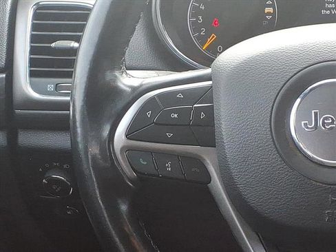 Used 2020 Jeep Grand Cherokee Laredo image 24