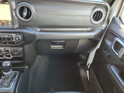 Used 2022 Jeep Wrangler Unlimited Sahara w/ Cold Weather Group AWD/4WD image 25