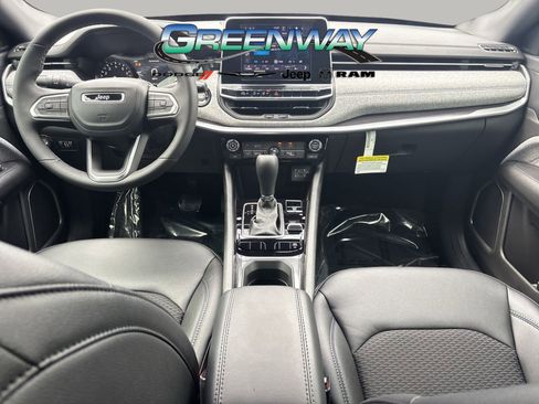 New 2026 Jeep Compass Latitude image 7