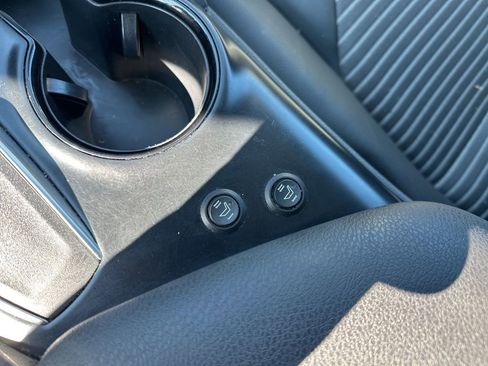 Used 2020 Toyota Camry SE image 27