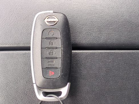 Used 2025 Nissan Rogue SV FWD image 23