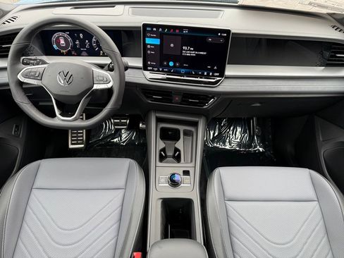 New 2026 Volkswagen Tiguan SE R-Line FWD image 21
