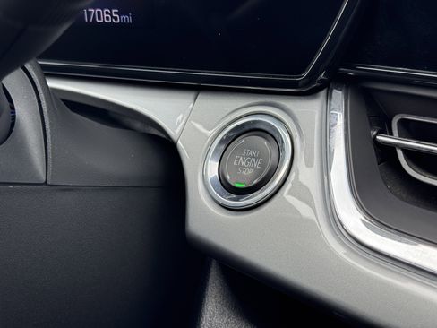 Used 2025 Chevrolet Trax LT image 30