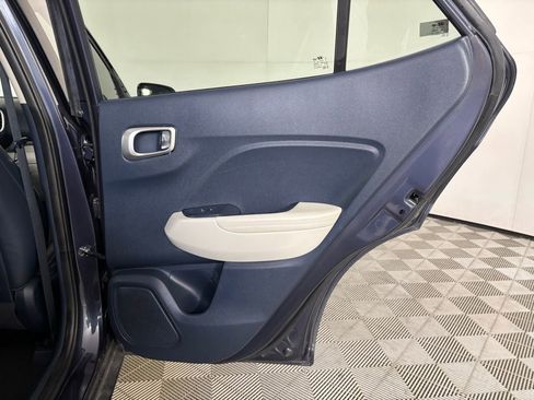 Used 2022 Hyundai Venue Limited image 22