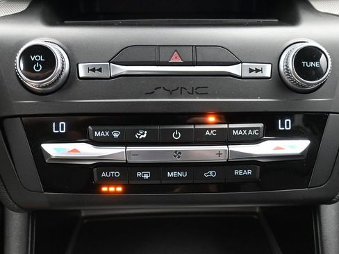 Used 2020 Ford Explorer XLT w/ Equipment Group 202A RWD image 16
