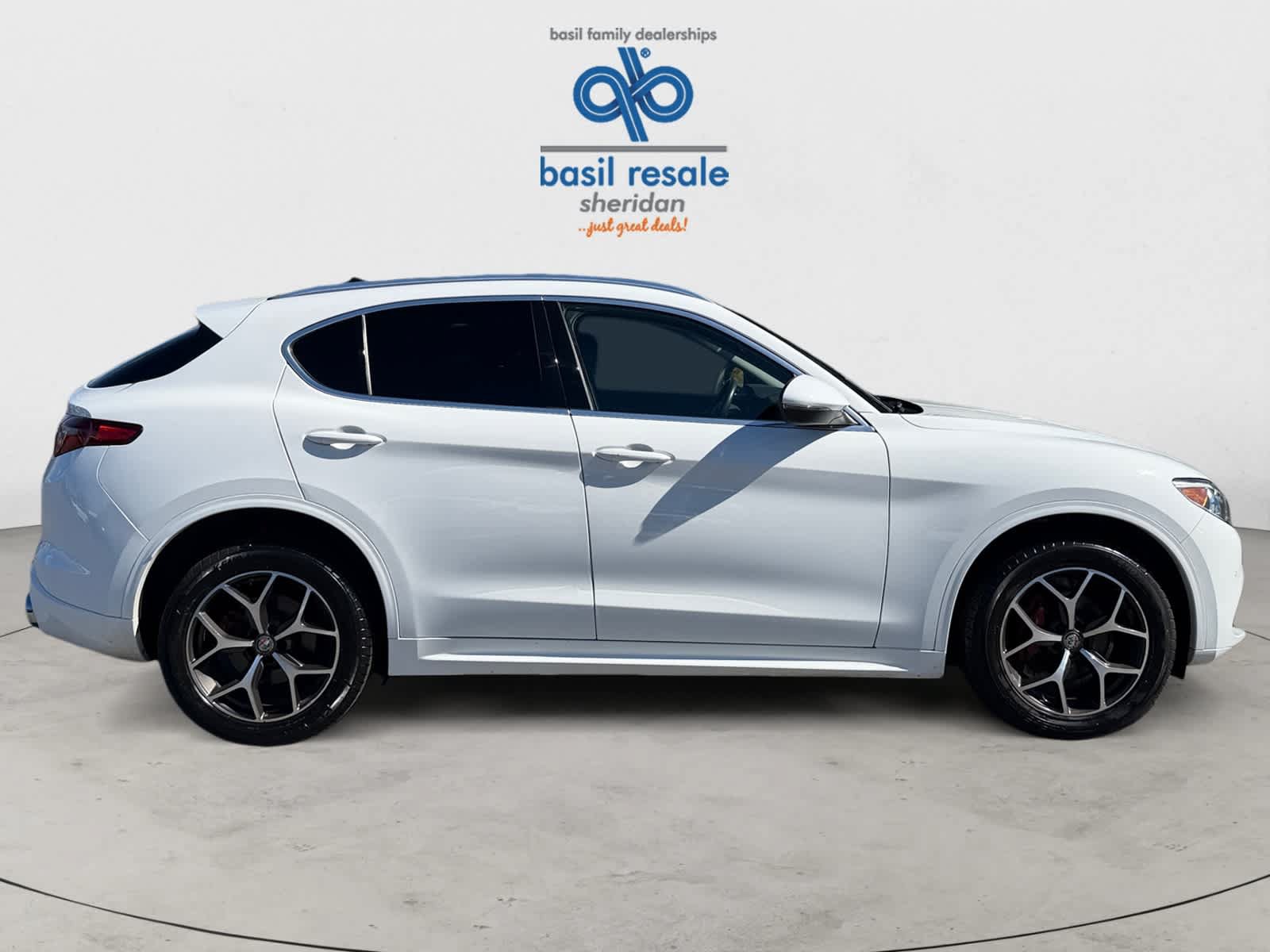 Used 2021 Alfa Romeo Stelvio Ti w/ Nero Edizione AWD/4WD image 9