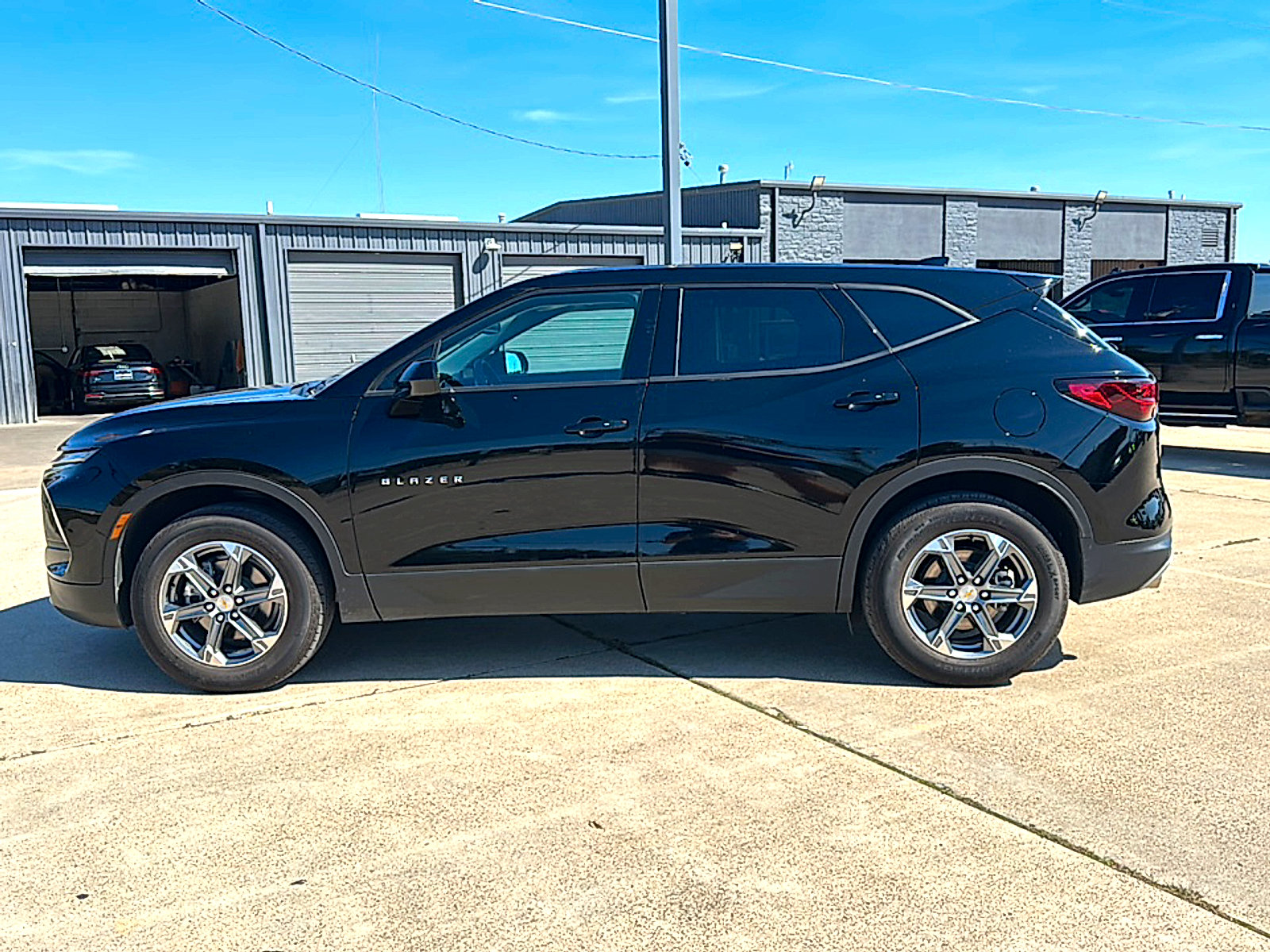 Used 2026 Chevrolet Blazer LT FWD image 5