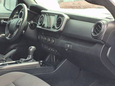 Used 2019 Toyota Tacoma TRD Sport image 19