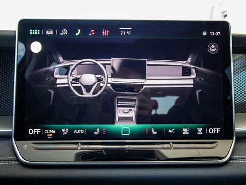 New 2026 Volkswagen Tiguan SE image 39