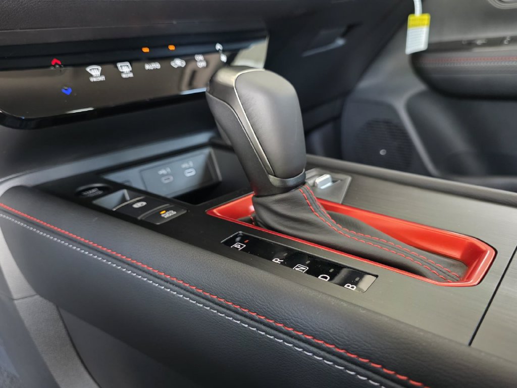 New 2025 Nissan Kicks SR FWD image 22