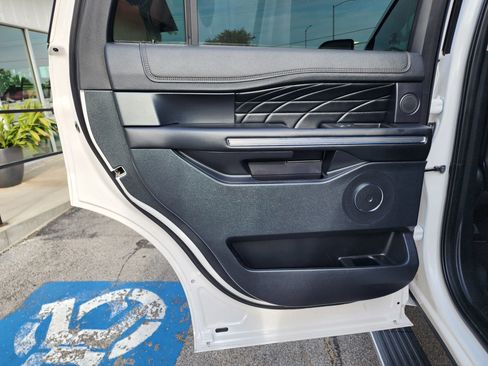 Used 2019 Ford Expedition Platinum image 17
