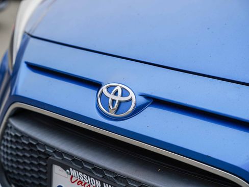 Used 2020 Toyota Yaris LE image 6