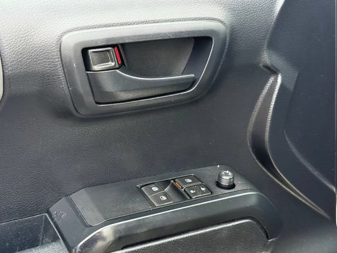 Used 2019 Toyota Tacoma SR RWD image 12